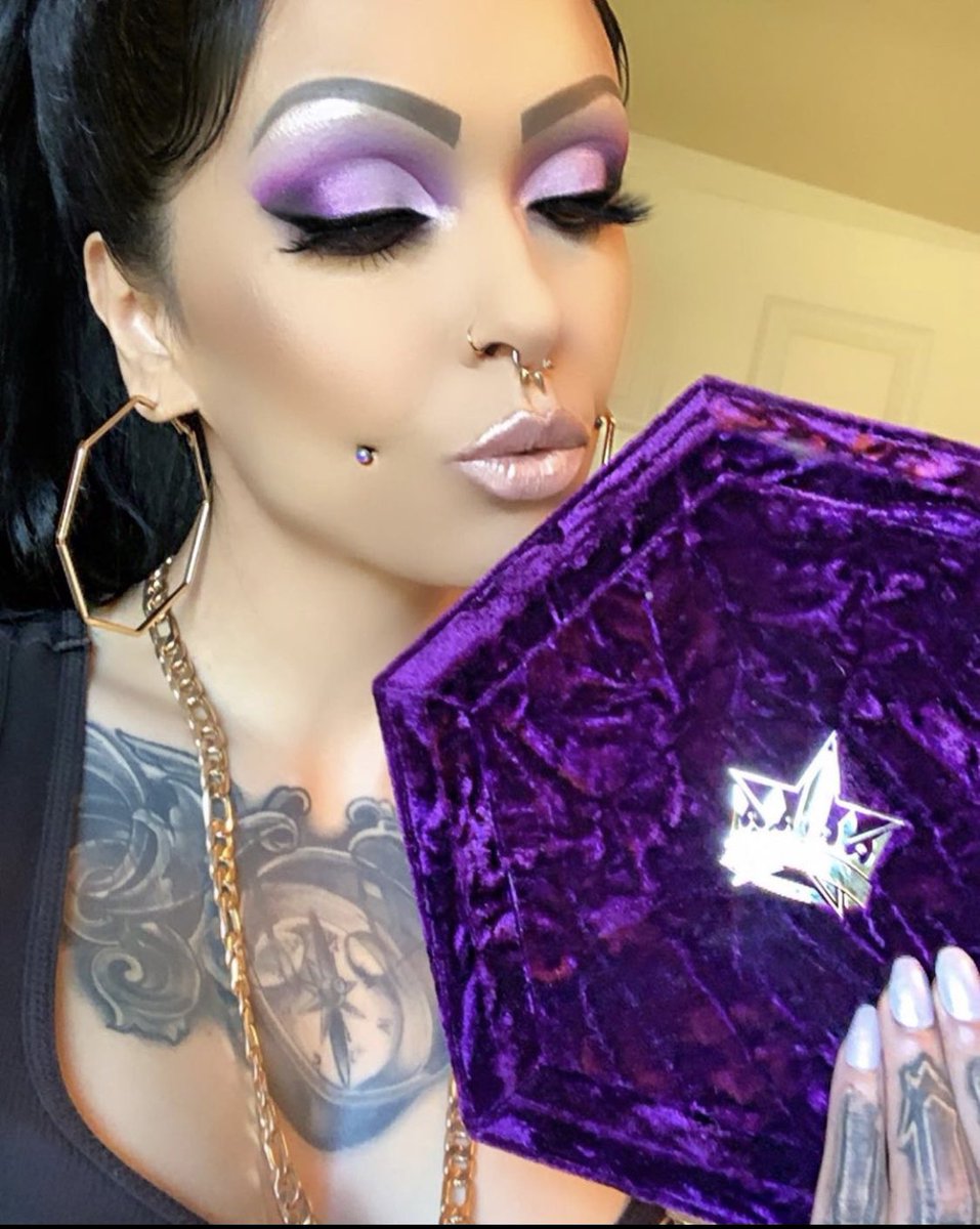 MissChanelBanks's tweet photo. Just love @JeffreeStar #bloodlust palette! Makeup, and his collection are my errrthang! Didn’t know I could purple on me so much💜 https://t.co/CFaAfj3tqe