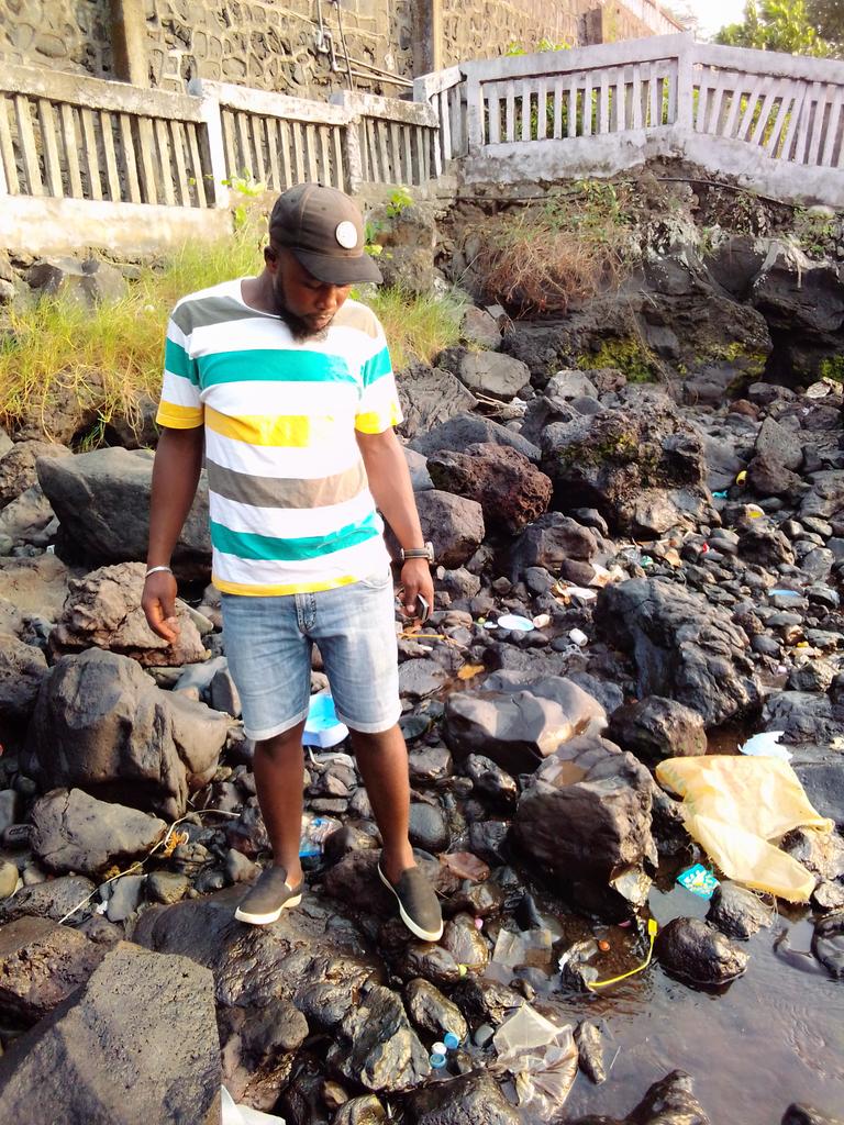 DavidDree's tweet image. I learned to give not because I have much but because I know exactly how it feels to have nothing. 💯💯