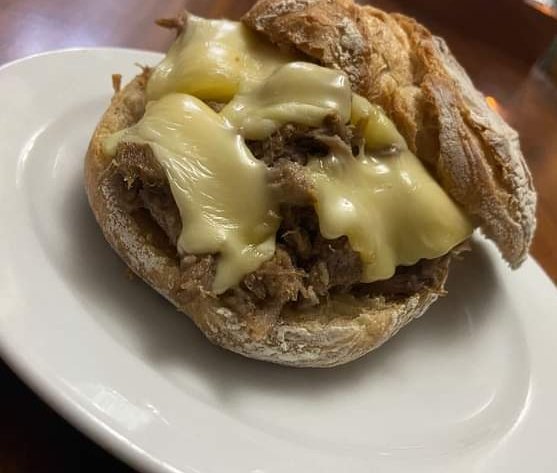 Los reyes de las hamburguesas (para mí gusto) hamburguesa de ternera, con queso de Arzúa - Ulloa. Algo hay que cenar... 😋