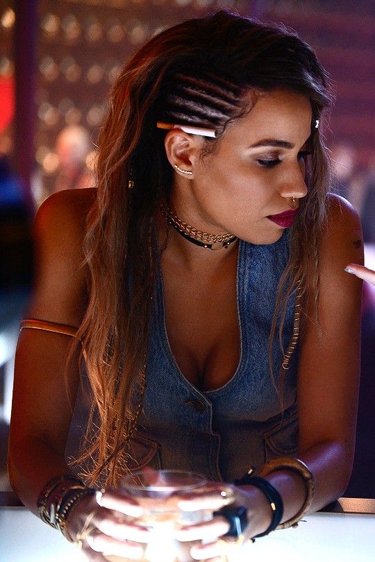 Together the trio almost defeat The Dark Archer but he escapes and delivers a vial of Roy's blood to cadmus in a container labelled project Arsenal. Post Credit Scene- Martian Manhunter recruits Oliver and Dinah to the league while Batman asks Roy to join another project.