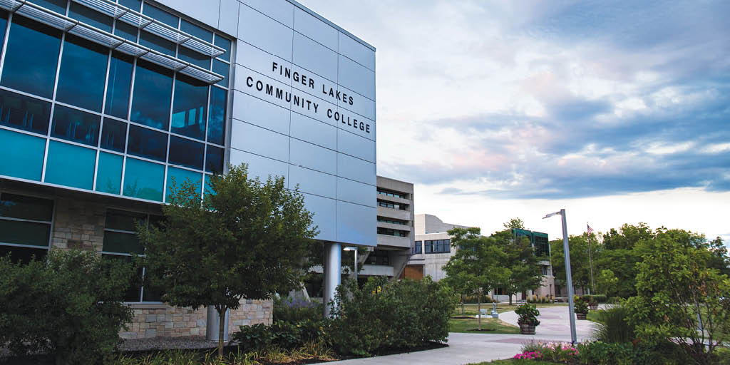 Did you know that we started evening and weekend counselor sessions?! Check out flcc.edu/visit/ to sign up for an in-person meeting this Saturday, February 13th from 10:00am - 3:00pm on our Canandaigua campus!