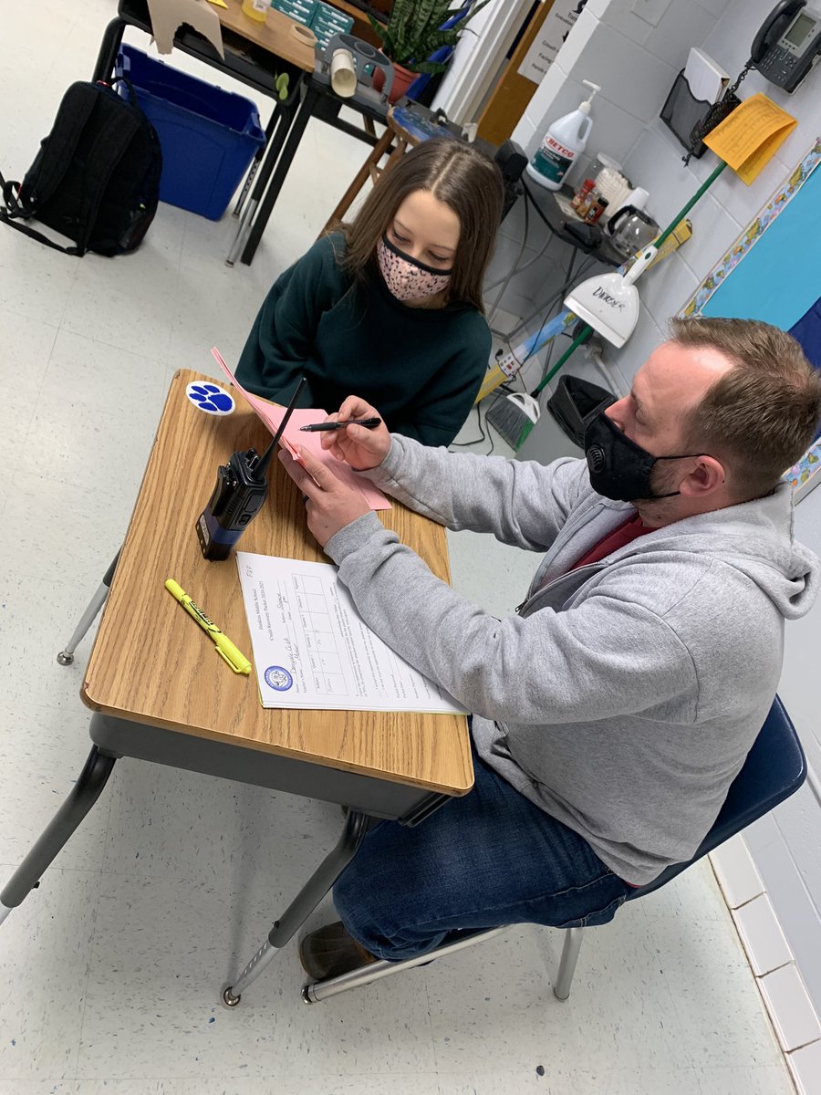 Robyn108Terry's tweet photo. Simple data chat tells them “I care” about you. Go Cougars! @HankinsMiddle @MobilePublicSch https://t.co/VQWw2sBQi5