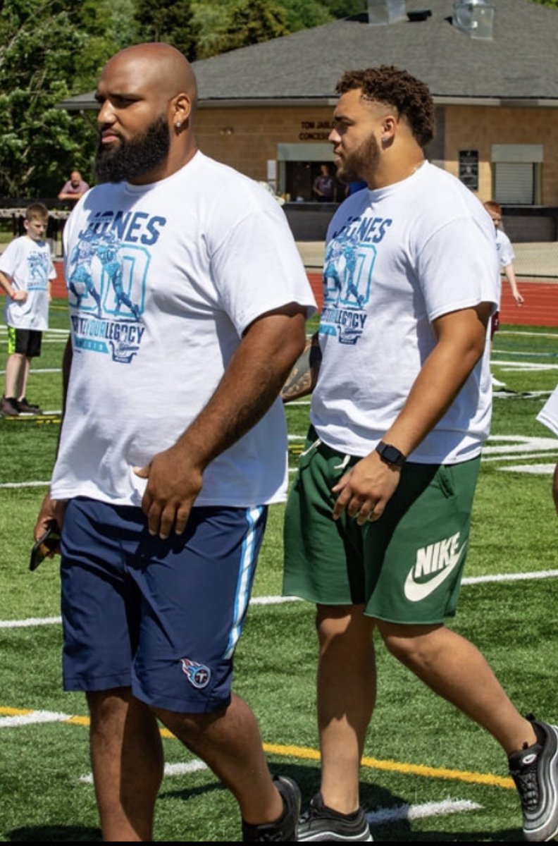 A while back DaQuan Jones came &amp;  did a camp for us @ JC. <a href="/RiDQulous_98/">DaQuan Jones</a> brought a couple of his Titans teammates at the time. Aaron Stinnie was 1 of them &amp; last night he won the Super Bowl. Lots of Wildcats are big fans of you <a href="/LIL_STINNIE/">Aaron Stinnie</a> &amp; we just wanted to say Congrats Champ!!