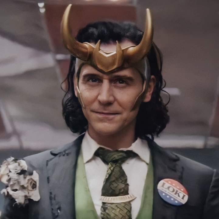 EveDeLeon_'s tweet photo. Feliz cumpleaños, a mi rey Tom Hiddleston ❤ https://t.co/EIueAFLbqb