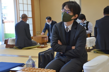 名人戦棋譜速報 おはようございます 名人戦棋譜速報です 本日はb級2組10回戦 東京 6局 大阪 6局 を中継しております 藤井聡二冠は自力昇級が可能 佐々木勇七段 横山七段は他力ですが昇級の可能性があります T Co Cenrizecw8 b2 名人戦棋譜速報 おはようございます 名人戦棋譜速報です 本日はb級2組10回戦 東京 6局 大阪 6局 を中継しております 藤井聡二冠は自力昇級が可能 佐々木勇七段 横山七段は他力ですが昇級の可能性があります T Co Cenrizecw8 b2