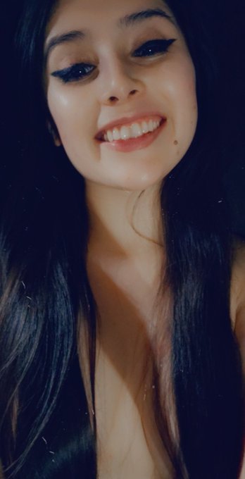 Long hair covering nipples is an aesthetic https://t.co/JPkH0CpupT