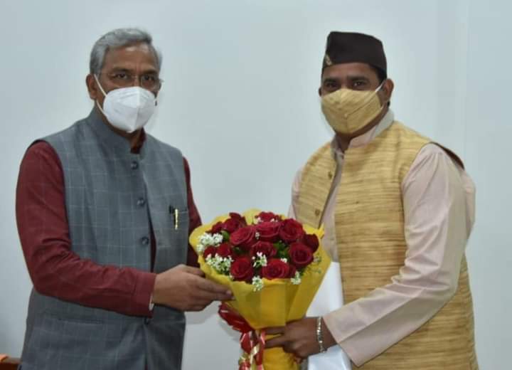 Rahul arora betalghat (@arorabetalghat) on Twitter photo आभार माननीय मुख्यमंत्री <a href="/tsrawatbjp/">Trivendra Singh Rawat</a> जी जिन्होंने बेतालघाट की समस्याओं को सुना और चर्चा की ।। आभार माननीय मुख्यमंत्री <a href="/tsrawatbjp/">Trivendra Singh Rawat</a> जी जिन्होंने बेतालघाट की समस्याओं को सुना और चर्चा की ।।