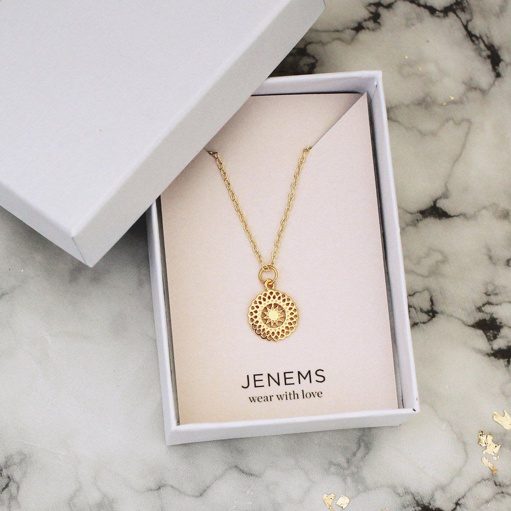 Jenems_'s tweet image. our 18ct gold vermeil sun necklace is back in stock! But not for long ✨💕jenems.com/collections/go…