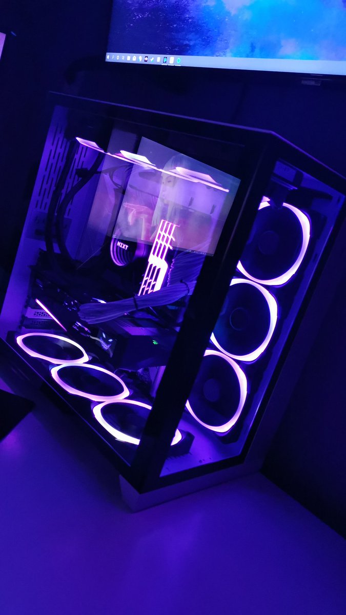 Stathead13's tweet image. #jaywhatdoyouthink4
Ryzen 3600xt
Gigabyte aorus rtx 3070
Asus Rog strix b550-a
32 gb ramm 3600mhz

My motherboard RGB doesn't work for some reason what could that be?