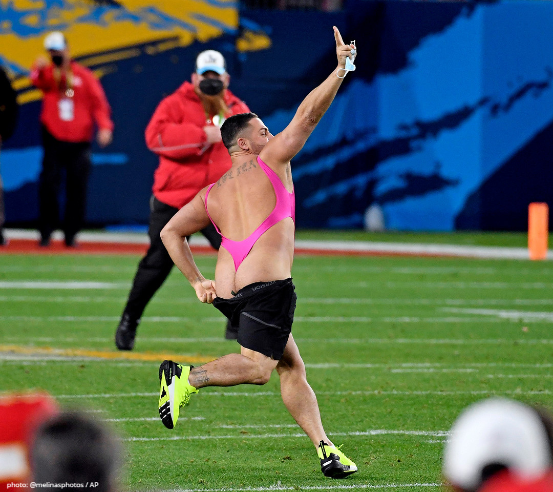 The #SuperBowl LV Streaker and player reactions.