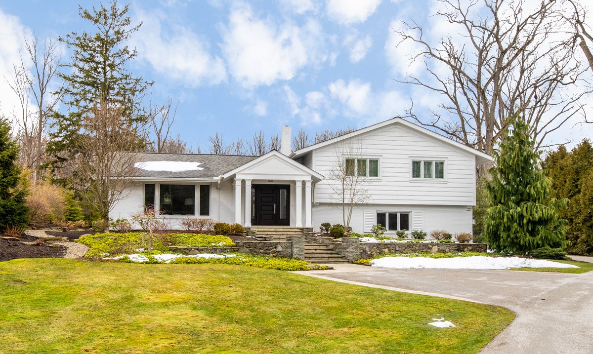 picturemehomeOH's tweet image. Gorgeous home in Pepper Pike, Ohio that had been completely updated. 3 bedrooms and 2.2 baths on 1.5 acres! #realestate #pepperpike #pepperpikerealestate #bhhs #bhhsrealestate #nothingtodobutmovein