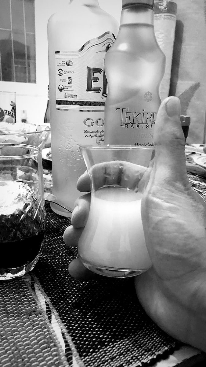 Biz dost değiliz, düşman hiç değiliz, aynı kaderi paylaşan yabancılarız biz.