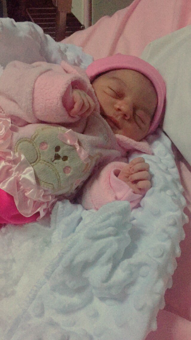 Alexiian__'s tweet photo. Soy mamá de una hermosa bebita 💕 ahh ni yo me creo que salió de mi vientre 👶🏻❤️ #Julieta 🥰 https://t.co/scFwa2GtBH