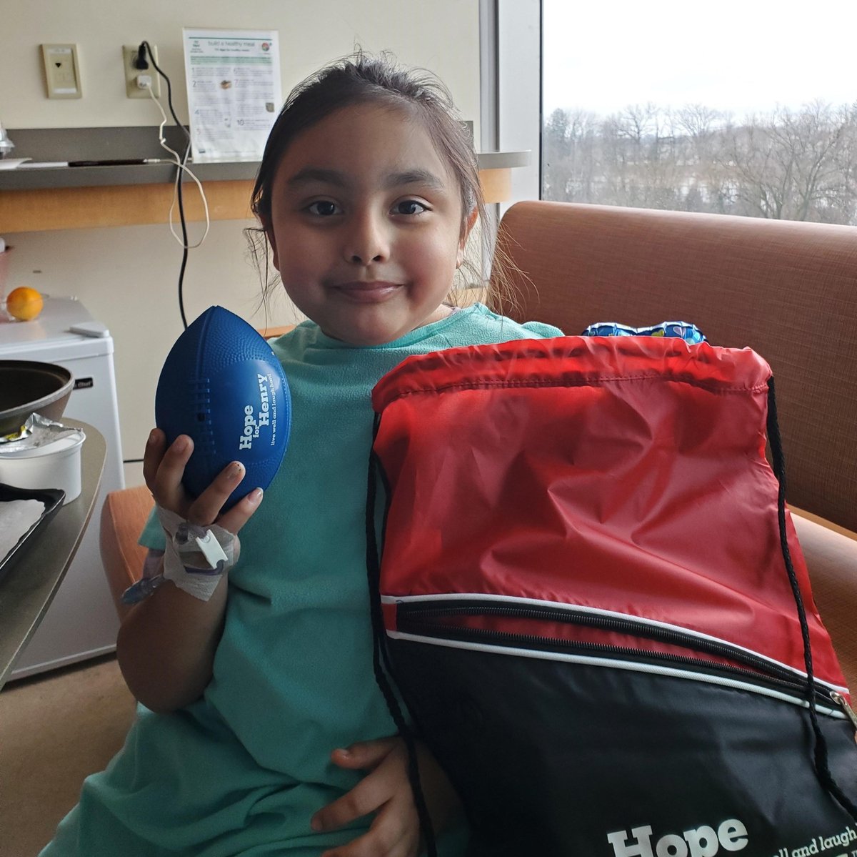 LBHealth's tweet photo. It didn’t matter who won the big game at The Samuelson Children’s Hospital on Sunday. The children celebrated with delicious cupcakes from @GTownCupcake and swag bags all courtesy of @hopeforhenry.
#ChildLife #LifeBridgeHealth #SinaiHospital #caringformd https://t.co/SM5G8OKZgM