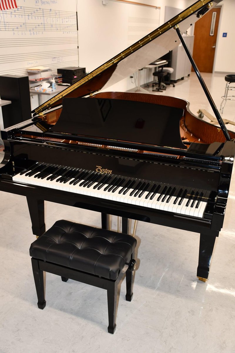 The LEF is so grateful for the generosity of '65 Ladue School District alum, Mary Pillsbury Wainwright, in making a gift to the LEF which made it possible to purchase this new Steinway piano for LHWHS! The School's Chorus Room will also be named in honor of Mary.