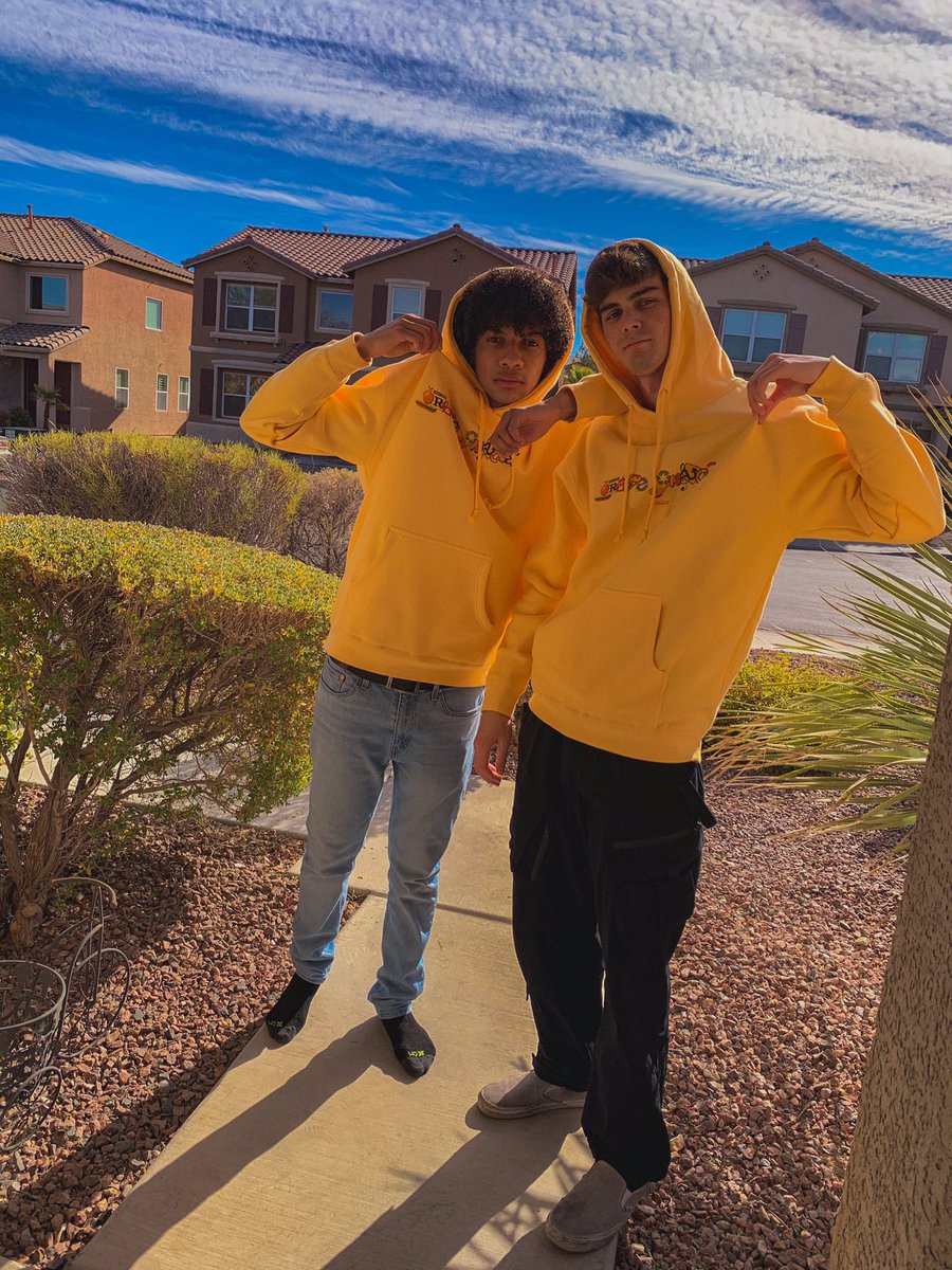 OLCLOTHING's tweet photo. @EyesisB @SparrowandLily_ HOODIEEESSSS🍊🍊🍊 https://t.co/btHfo7MLXt