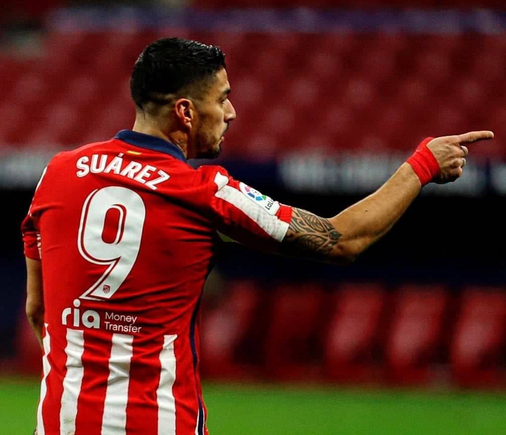GolJuez's tweet photo. Cuando Luis Suárez firmó con el Atlético, aceptó una reducción a su salario, pero pidió incluir una cláusula que estipulara una bonificación en su sueldo cuando llegara a 15 goles y otra a los 20 goles. Lleva 16 goles en 17 partidos. Y apenas es febrero. #Suarez #GolJuez https://t.co/iqDgxLOyde