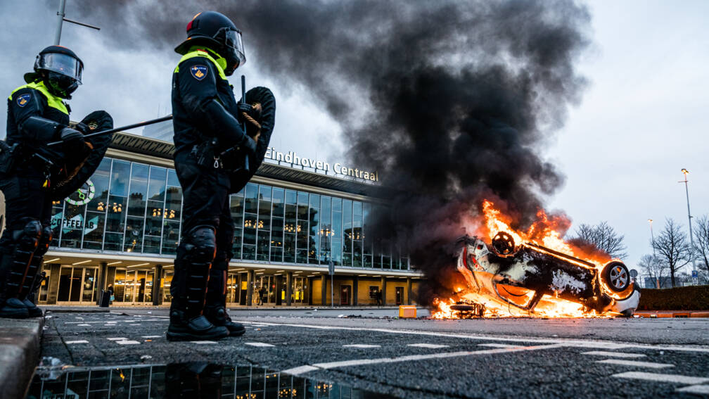 Burgemeester: ME meermaals onder zware druk bij rellen in Eindhoven.
