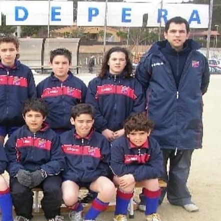 🔴🔵 CLUB

Des del club volem transmetre les nostres condolences als familiars i amics del nostre exjugador i entrenador Salva Campoy.

Descansa en pau Salva 🖤