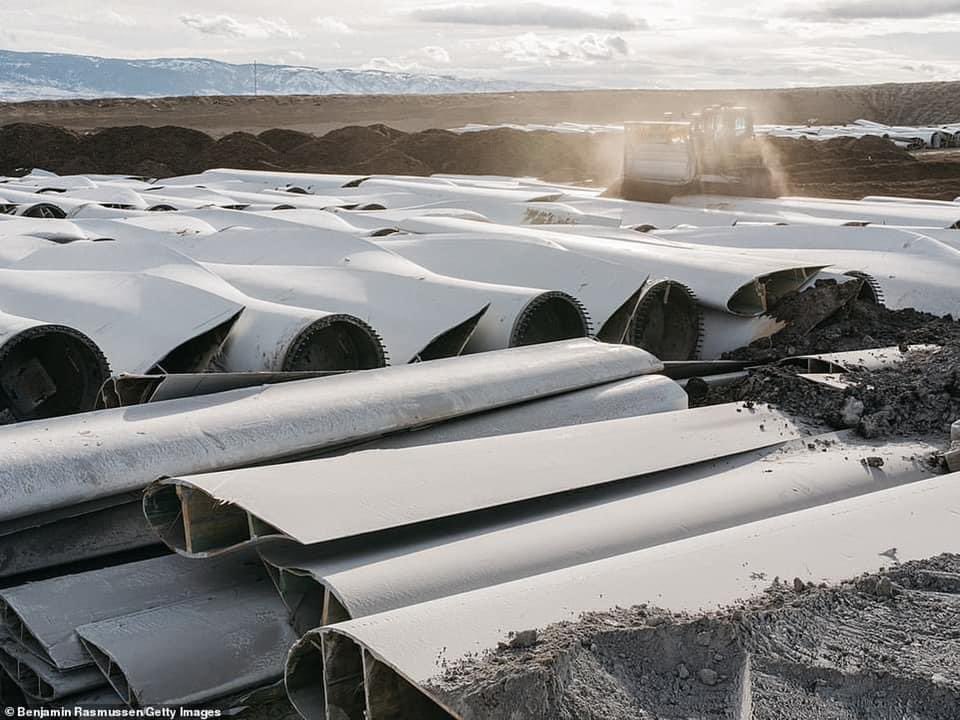 Franktmcveety's tweet image. Support green energy? Take a look at what your love for windmills look like after they’re torn down and dumped in Casper, WY.. they get buried in the ground.. Learn about these things before you spend time hating on the oil and gas sector industry. 👌