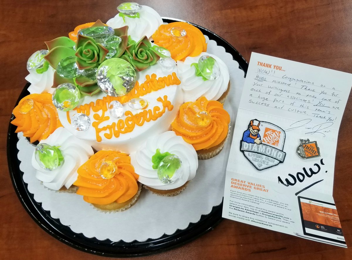 RenaHubbard30's tweet photo. 💎Shining Like A Diamond💎
🎉Congratulations🎉 to Frederick Warren on his Diamond Award💎. He is sooo deserving of this award for all that he does for the store, associates, and peers. You Rock!! @JustinwReed @misshd03 @ShaylaS2622 @rencassidy @SteveD319DEM https://t.co/EOKPlsDlhp