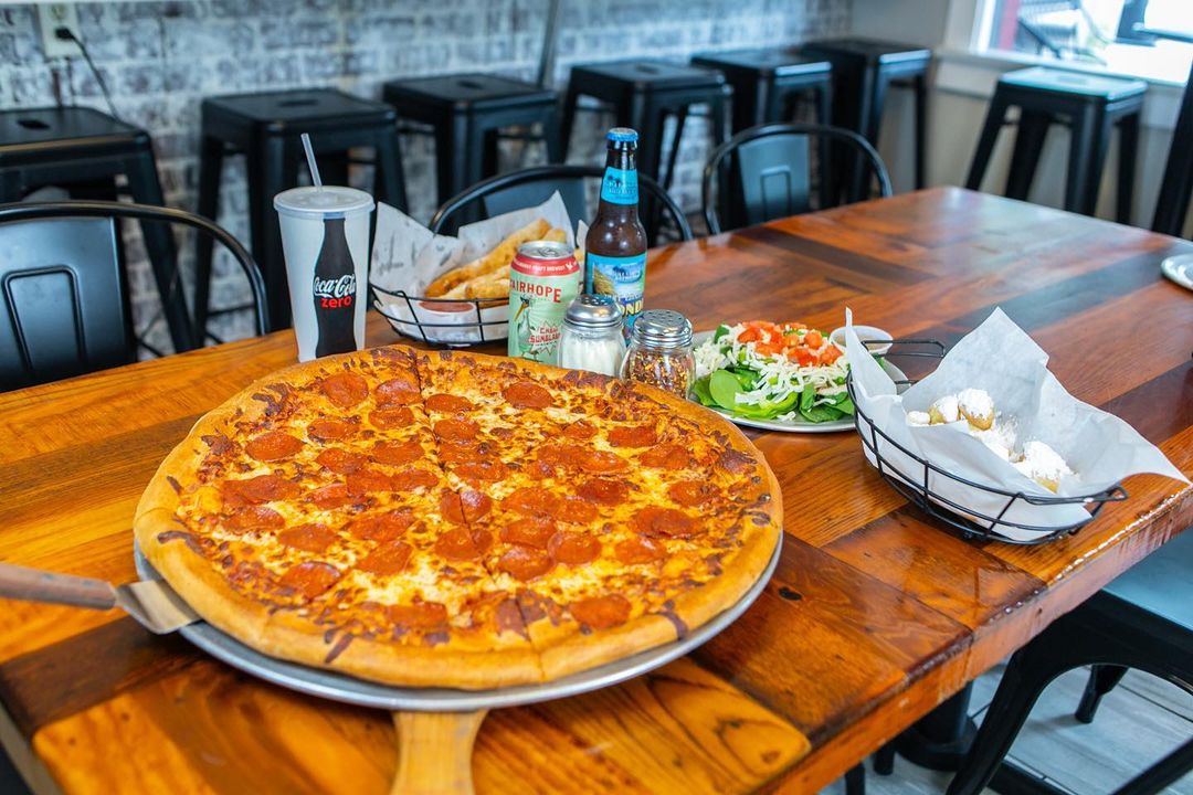 Alright pizza fans, we've rounded up a list of all the local joints for #NationalPizzaDay and we want to know your favorites! Comment your order 👇 

Graffiti 
East Hill 
Papa's 
Sky's 
Angelena's 
Italy's Finest
Founaris Brother's 
Ozone's
Lillian's Pizza
Tuscan Oven
Georgio's
