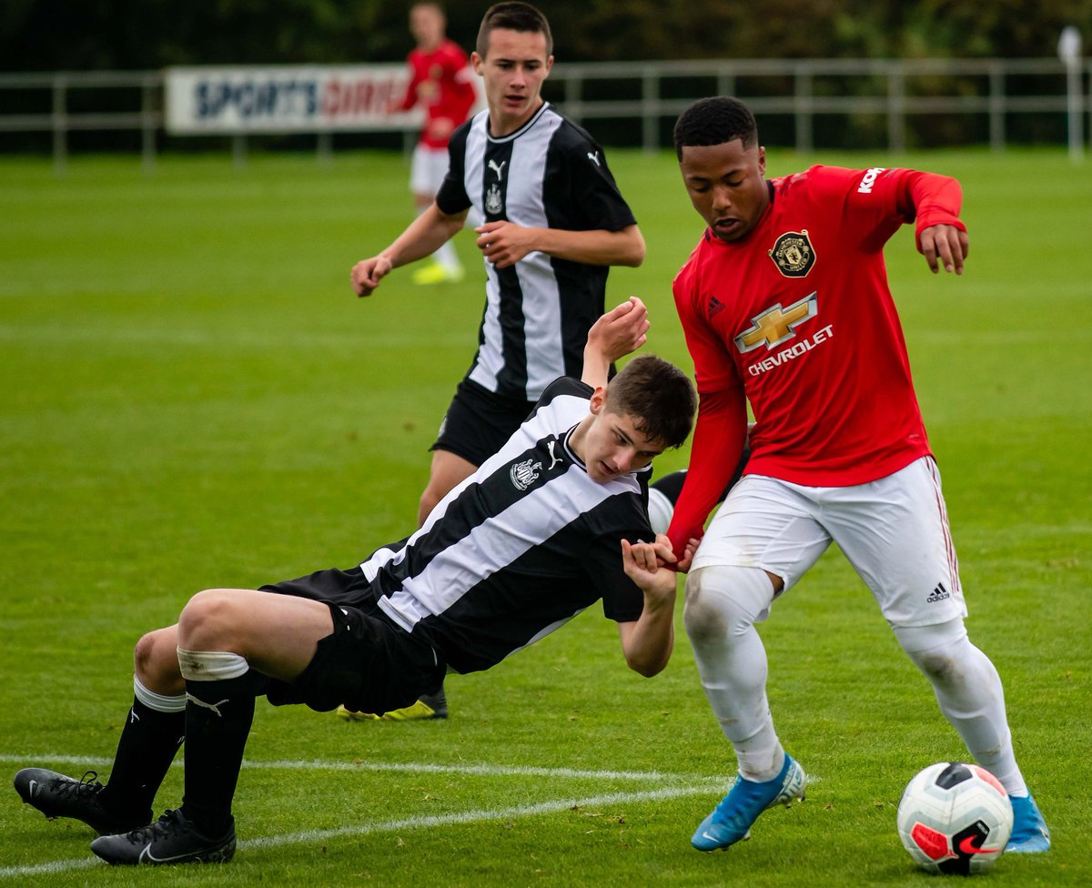 who can also be used in wider areas, he’s a very quick and direct player, isn’t a selfish goal scorer happy to find players in space, but he knows we’re the net is having a bit of a poachers instinct. He’s not a tall player but isn’t of slender builder being a bit more stocky....