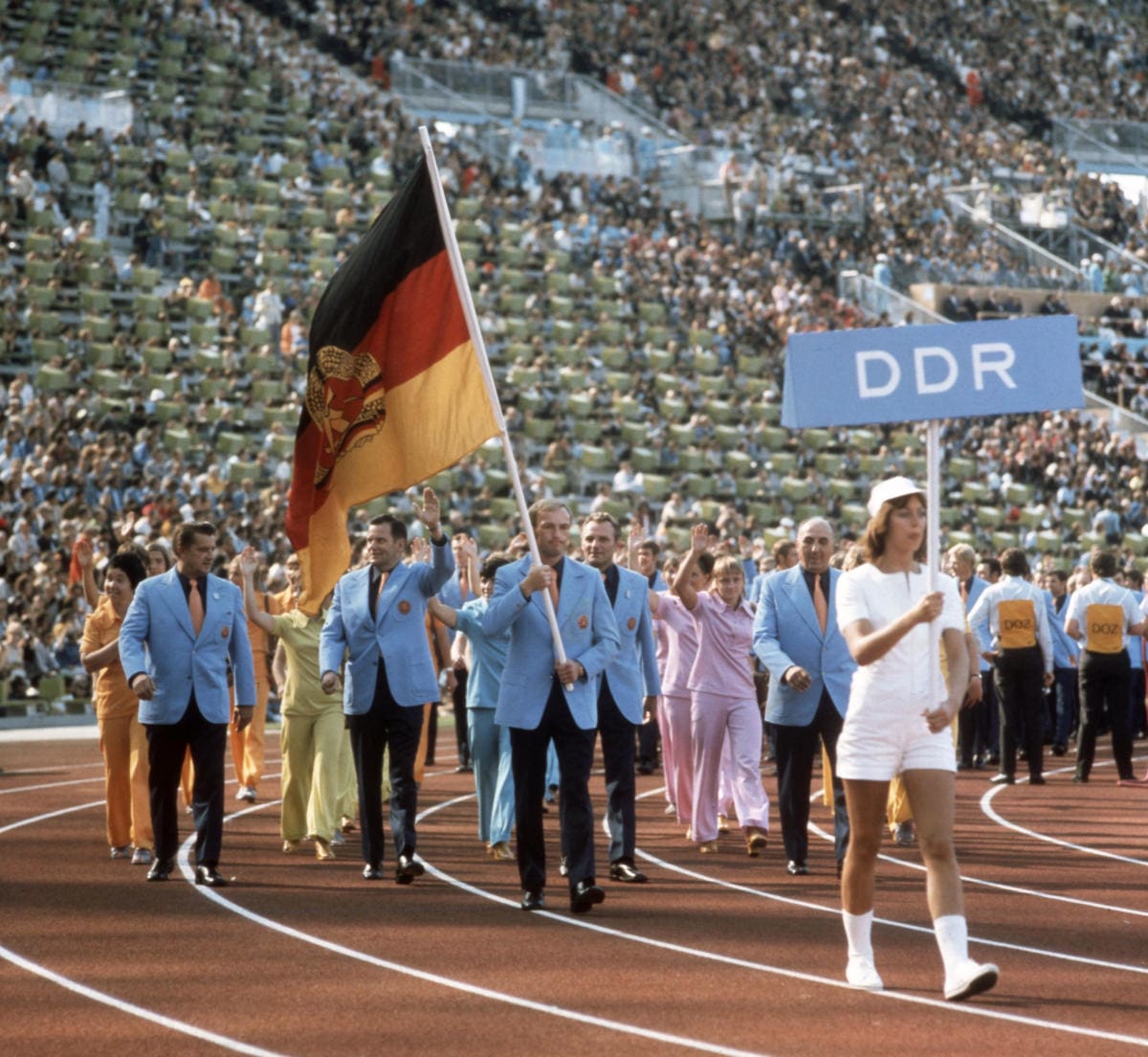 Sportvereinigung (SV) Dynamo To boost the prestige of the DDR, sports trainers, supervised by members of the StaSi, doped athletes in the Dynamo Sports Association, both knowingly and unknowningly, between 1971 and 1989. Only 1 athlete was ever disqualified(Bd: Werner Schulze)