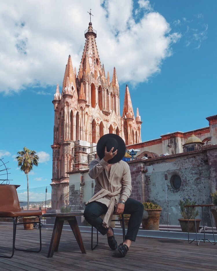 DavidSilva_mx's tweet photo. #SanMiguelDeAllende es uno de nuestros spots favoritos, en la foto look de la marca. 
Gracias a @BobbyMedinaS por la foto ❤️ https://t.co/aRfXDyawlZ