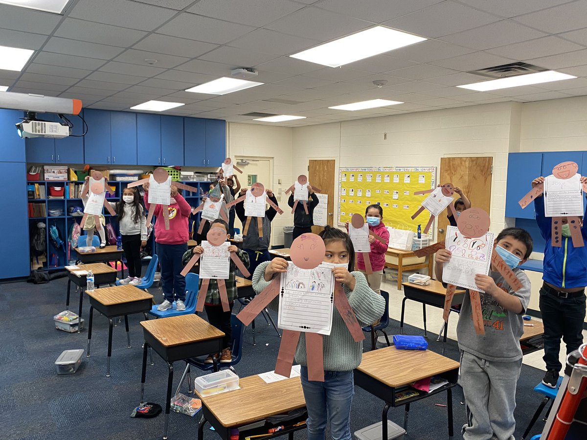 JanaeCapshaw's tweet photo. Scholars in Mr. Toro’s class engage in a gingerbread writing activity! #MESgrit @MorningsideFW @vanessacuarenta @_AHughes85 https://t.co/vlzpLZ7imm