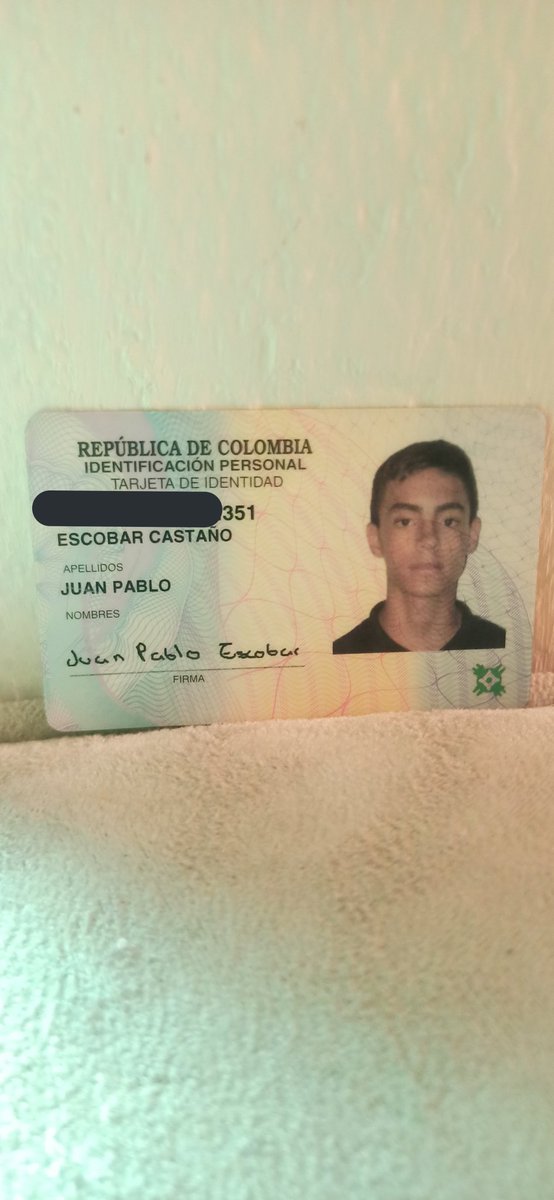 AndresFs1987's tweet photo. Me encontré este documento en el romeral (la estrella) a ver si damos con el parcero por acá.
#TarjetaDeIdentidad #rt #DocumentoPerdido #Medellin https://t.co/rImO1VMaeK