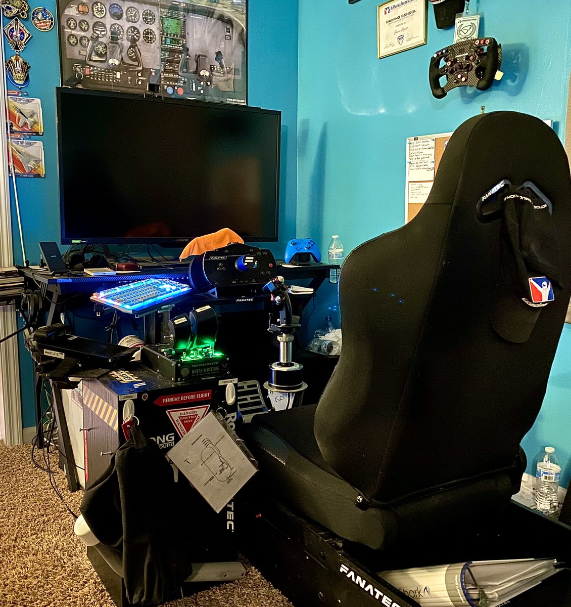 Wolf_Fast_8_0_5's tweet photo. My Sim- happy place. Show me yours? #simpit #gamespace #simpilot #avgeek @TMThrustmaster #warthogHOTAS @Alienware  @ https://t.co/9oclip24u4