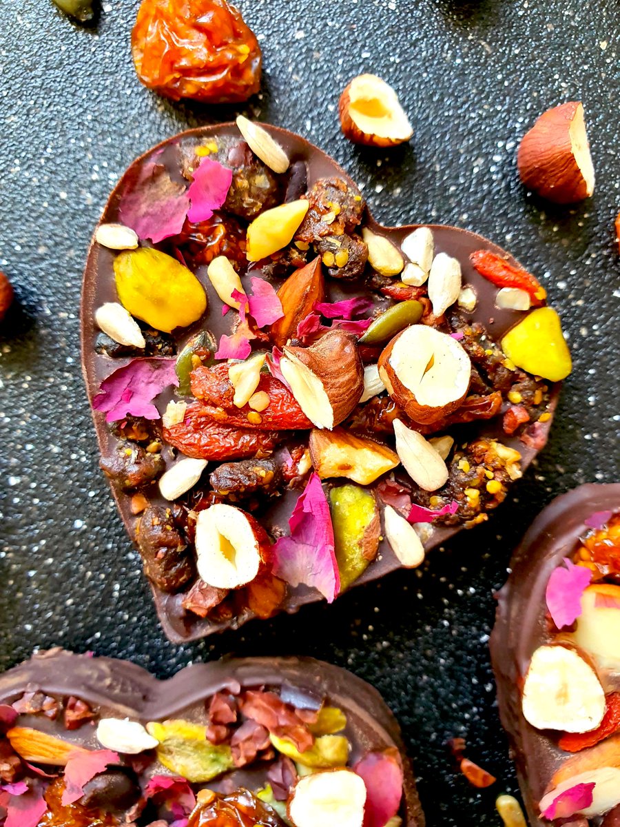 Say I love you with these easy Valentine chocolate hearts!
ow.ly/fe8l50DtklP
#eatchocolate #valentinesday #valentinesgidt #healthyathome #foodiechats #nuts
