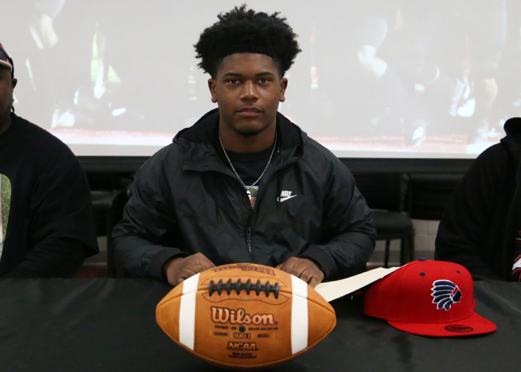 C_Courier's tweet photo. Congratulations to members of the Clinton Arrow Football team that signed letters of intent to play football at Mississippi Community Colleges!
https://t.co/rnL1P4IEM9
#ClintonArrows #ClintonMS
#MSCommunityCollege https://t.co/XVhWxG5Pok