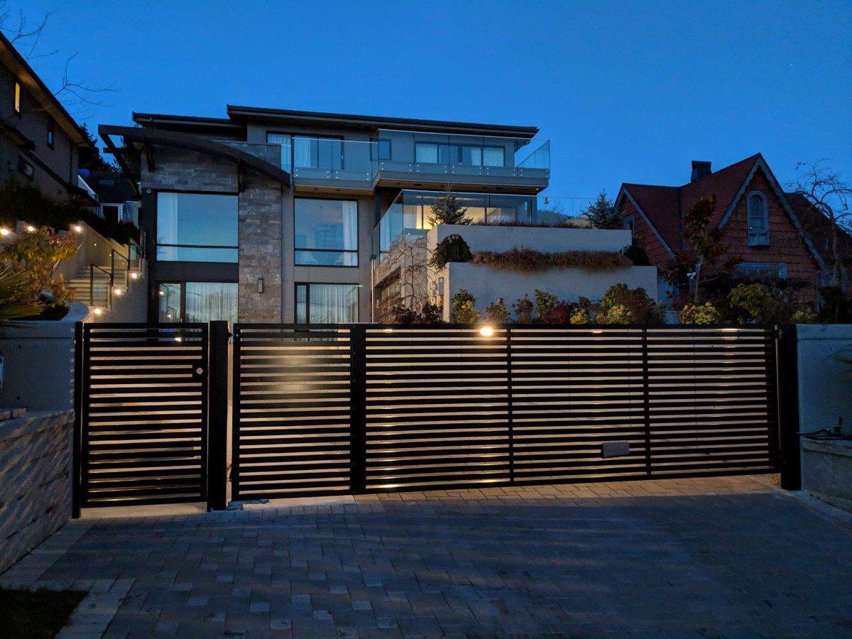 #custommetalwork #fabrication #drivewaygate #aluminum #customhome #luxuryhome #westvancouver #beautifulbc #manufacturing #bc #design #construction #vancouver #chba #gate #lowermainland #craftsmanship #metalwork