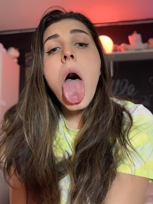 This face is in desperate need of a facial, any takers?   https://t.co/ospgvOGMSQ https://t.co/gns3y