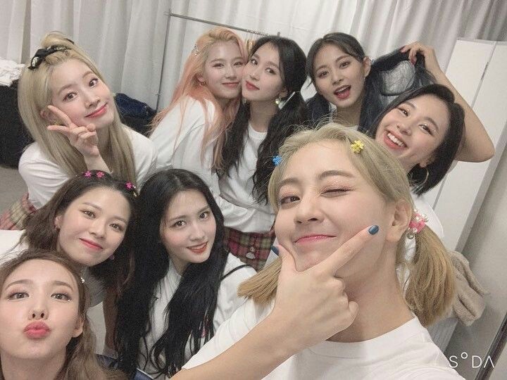 2ICE_twt's tweet photo. ‹  ➮  하나 둘 셋  🚧  Onᥱ ın ᥲ mıllıon!  ꗃ  wᥱ'rᥱ @. 2ICE! 」ᥲt #1R1DEBUT. 

Nos salió ponernos guapas para asistir al #DREAMGIRLSDB, listisimas para verlas brillar en el escenario. ¡Felicidades por su debut, nenas! ❣ https://t.co/yjawR3qKqQ