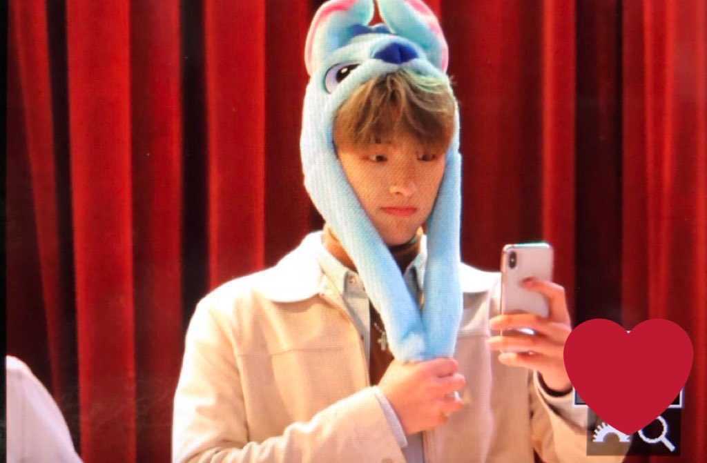 mingilights's tweet photo. there’s this particular :] face mingi does every time he takes selfies.. and i find it very cute https://t.co/KDuonlvm6a