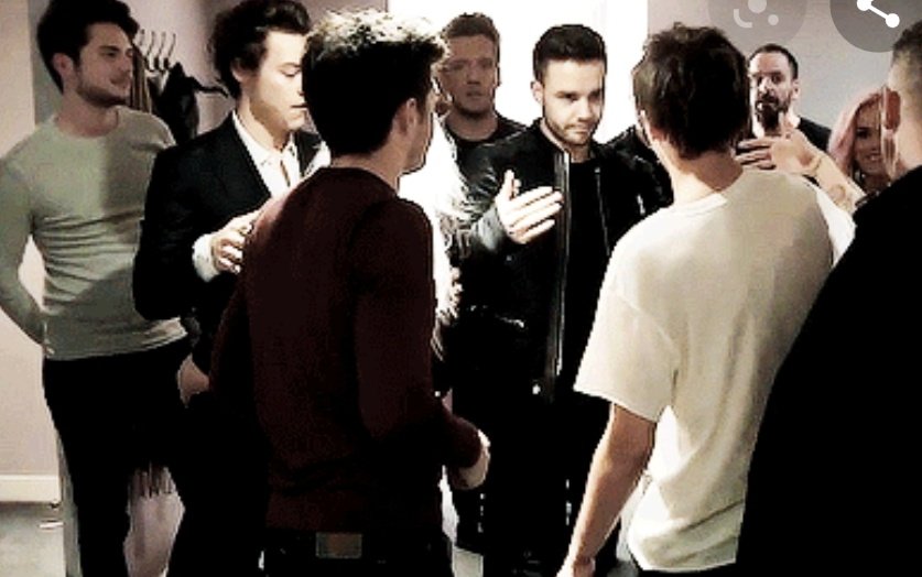 DECEMBER 2016X Factor Finals Louis performed and the boys but Z attended to show their support. Zayn tweets his condolences.