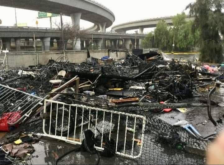 CityofSanJose's tweet photo. Below are before and after photos of a recent BeautifySJ clean up near Woz Way. A fire damaged a homeless encampment. Fortunately, no serious injuries were reported. The City offered shelter to the people who were living at the site. Thank you Irma and the entire BeautifySJ team! https://t.co/Wat41WRjmJ
