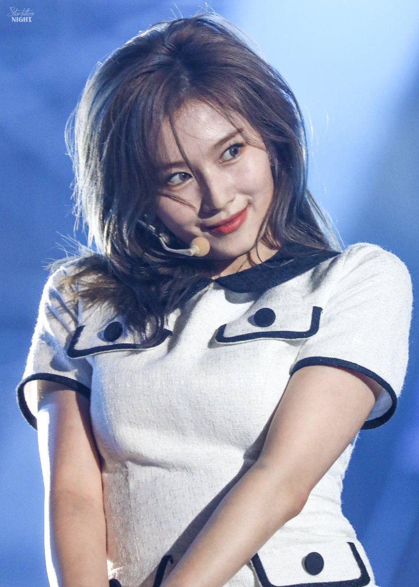 sanapics's tweet photo. i think we can all agree minatozaki sana is the hottest woman alive https://t.co/zM6eKVkAkj