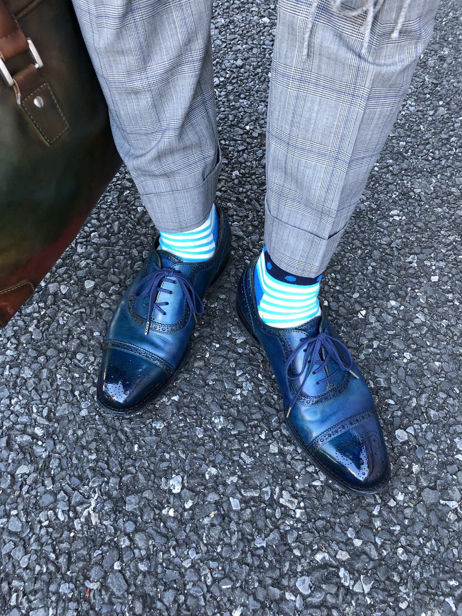 だいちゃんスペシャル おはようございます 今日は青色 スーツ オーダースーツ スーツ男子 革靴 靴磨き 鏡面磨き パティーヌ 猫好きな人と繋がりたい だいちゃんスペシャル おはようございます 今日は青色 スーツ オーダースーツ スーツ男子 革靴 靴磨き 鏡面磨き パティーヌ 猫好きな人と繋がりたい