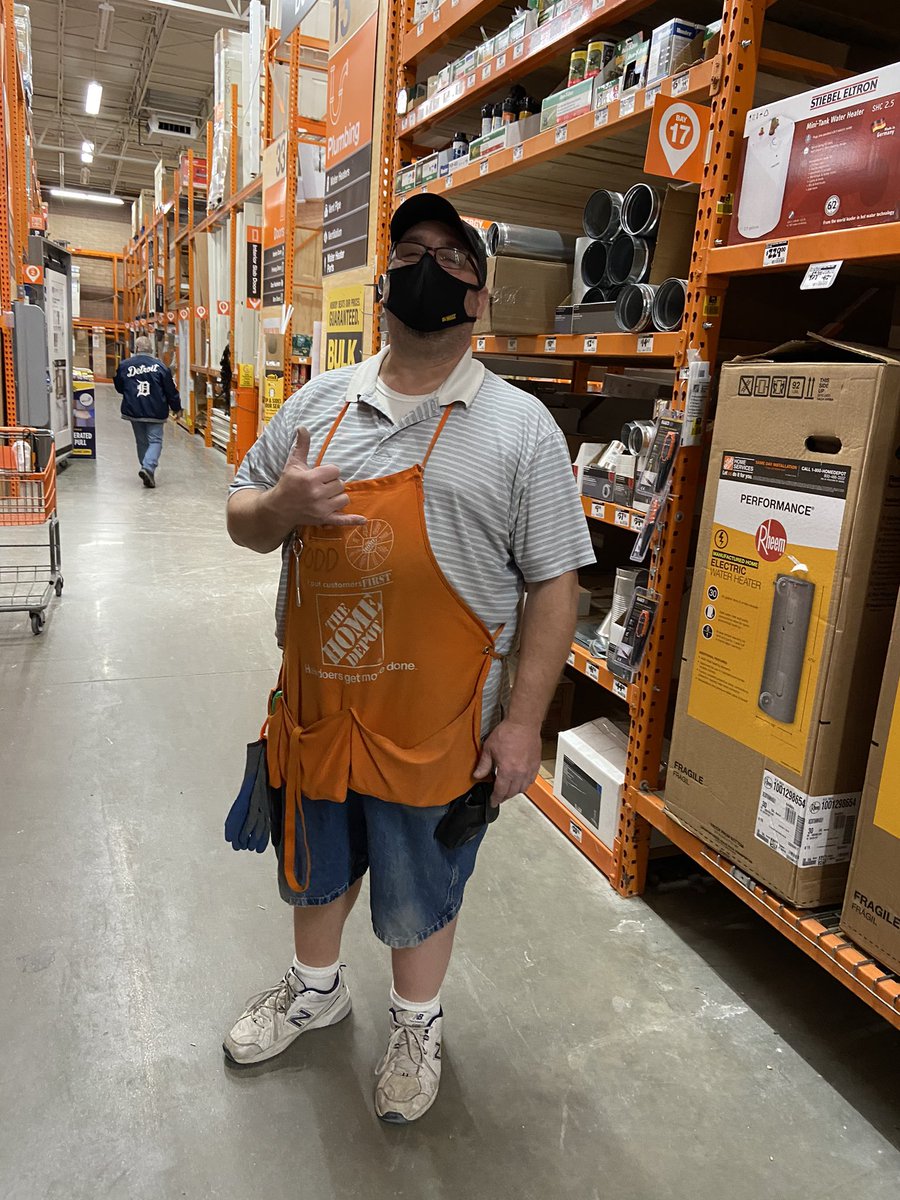Todd truly set of standard of excellence this morning in D26! Thank you @corinabcaldwell for letting us borrow him and thank you Todd for all you do for us and the Depot #sightline #heatyourhome #hardworkshows #2738strong
