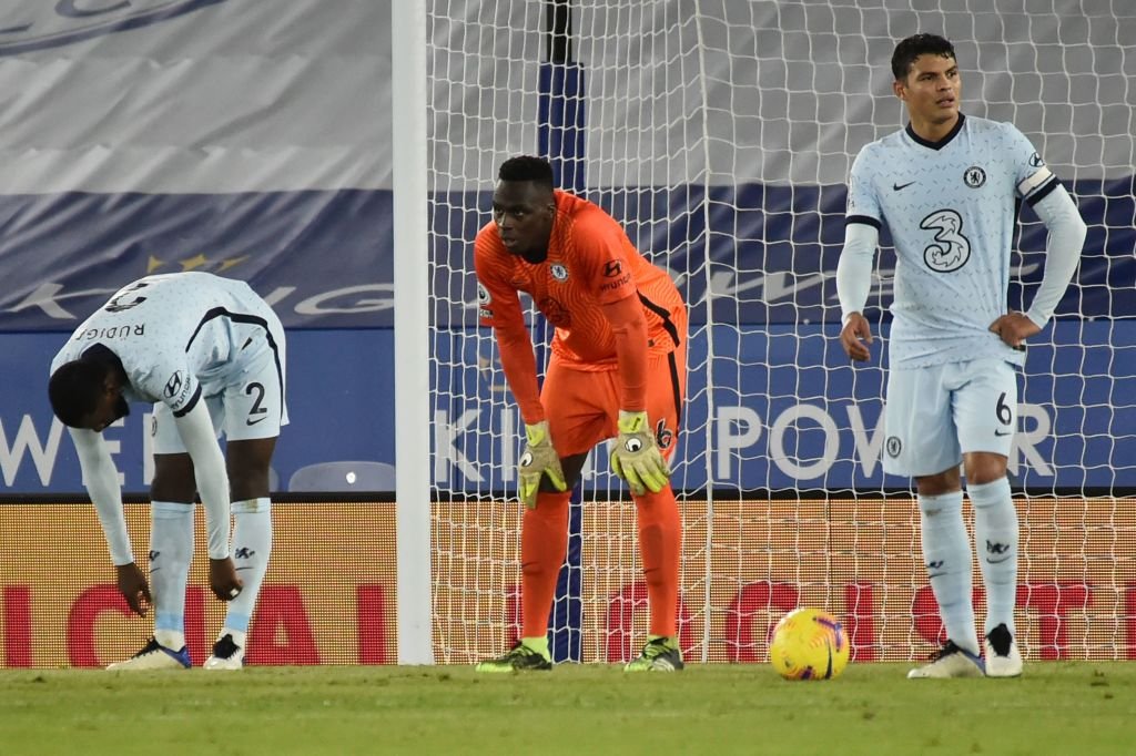 At times we struggled to diffuse a 2-3 player press because we were unwilling to play air balls into large midfield gaps surrounding  #Giroud or space in behind the back line. This caused avoidable errors with the most obvious being  #Rudiger's mistake.