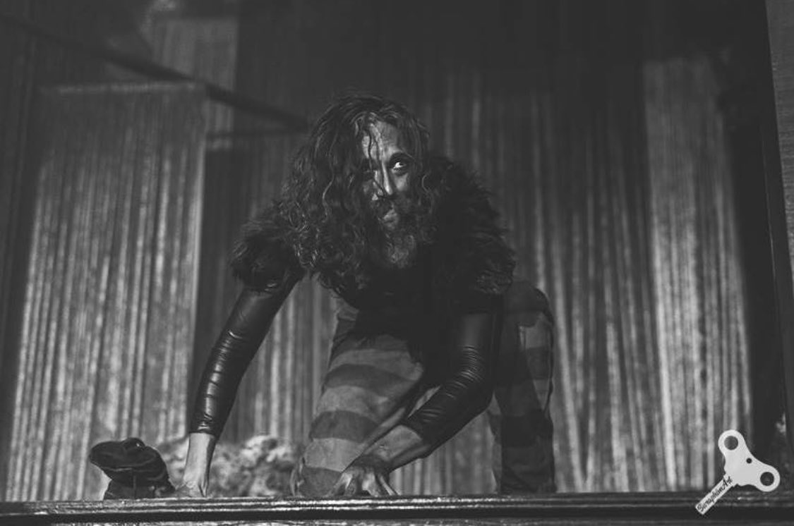 JameSin_bTwixt's tweet photo. “He’s dark, he’s dirty, and he loves a good belly scratch.” 🐺
📸 by @SaraphimArt at #HaloBCS
But also #FuckJKRowling and not in the fun way
#Padfoot #SiriusBlack #HolidayAtHogwarts #drag #queerlesque https://t.co/eAt5lemSou