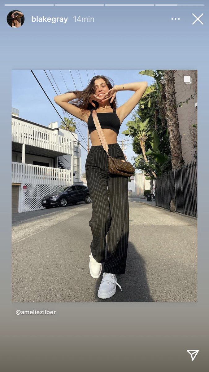 _Blamelie's tweet photo. 📲Blake repostou a publicação da Amelie nos stores do Instagram https://t.co/4vnAhLQOLb