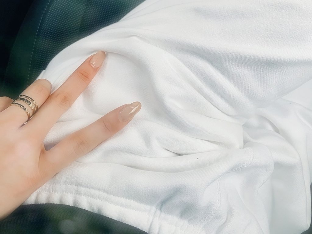 说爱我？别搞笑啦，男人和女人之间都未必有真的爱情，更何况我丰乳肥臀小鸡鸡肉体里还包裹着多半个男人的灵魂！都好好滴吧，没有了操蛋的人生，也要有操蛋的态度，我不再希图什么美好的未来，只想活好美好的现在呀，趁年轻多赚些钱，繁华落尽时还留给还留恋的人。 https://t.co/ToaDlOHfs9