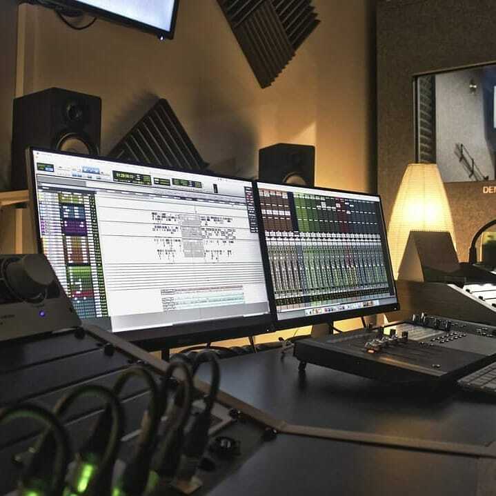 #Repost @tresgatossonido
• • • • • •
Tres Gatos Sonido

Studio 1
.
.
.
Ultimando entregas de post-producción de sonido
.
.
.
#studio #audio #avid #protools #protoolsultimate #sound #postproduction #daw #mixing #recordingstudio #rme #edits #splaudio #zaor #demvox #voiceover