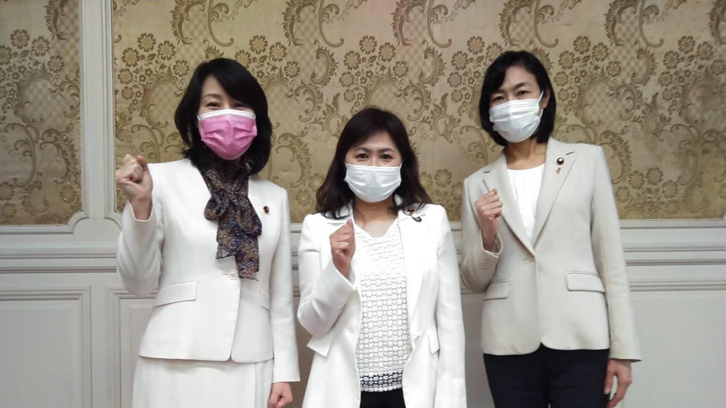 立憲民主党 今日の衆院の予算委員会 立憲民主党からの質疑者は全員女性です 森組織委員会会長への抗議の意味 を込めて 米女性参政権運動のシンボルとされる白スーツ 国会21 亀井亜紀子 10 00 金子恵美 10 30 山本和嘉子 11 00 Youtube