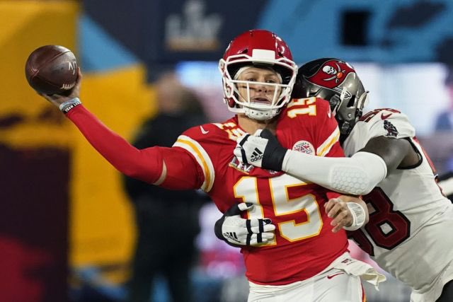 All year long, the Chiefs have zoomed by teams with speed in space. So when facing a stout Bucs front with a suddenly-depleted OL, they stuck with it. The results? Discouraging. Here’s how they can prevent it from happening again. sports.yahoo.com/the-chiefs-inf…